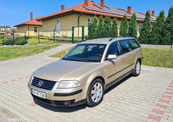 Volkswagen Passat cena 8900 przebieg: 290000, rok produkcji 2003 z Otwock małe 56